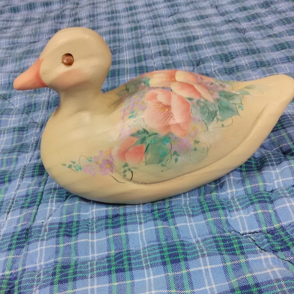 WOODEN HAND PAINTED DUCK  SIGNED - Picture 3 of 9
